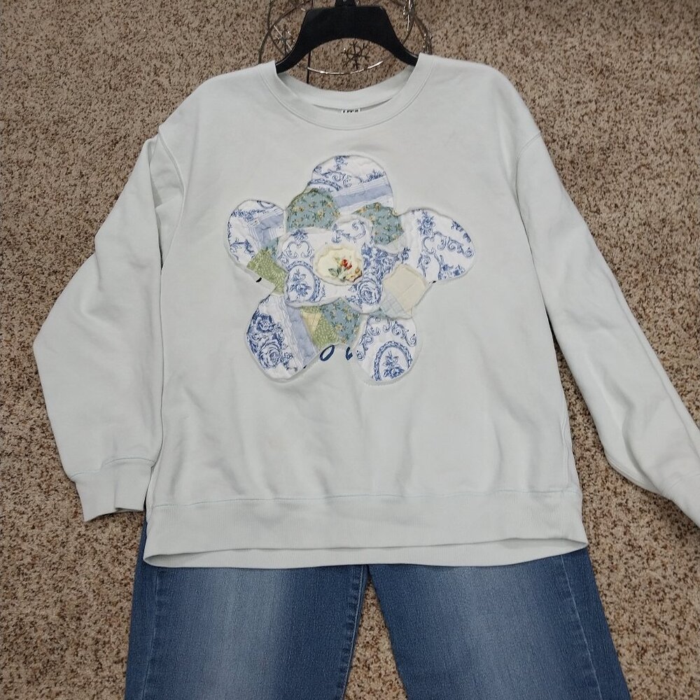 3246 Size XL UT Upcycled Sweat Shirt With Quilted Flower Insert In Baby Blue.